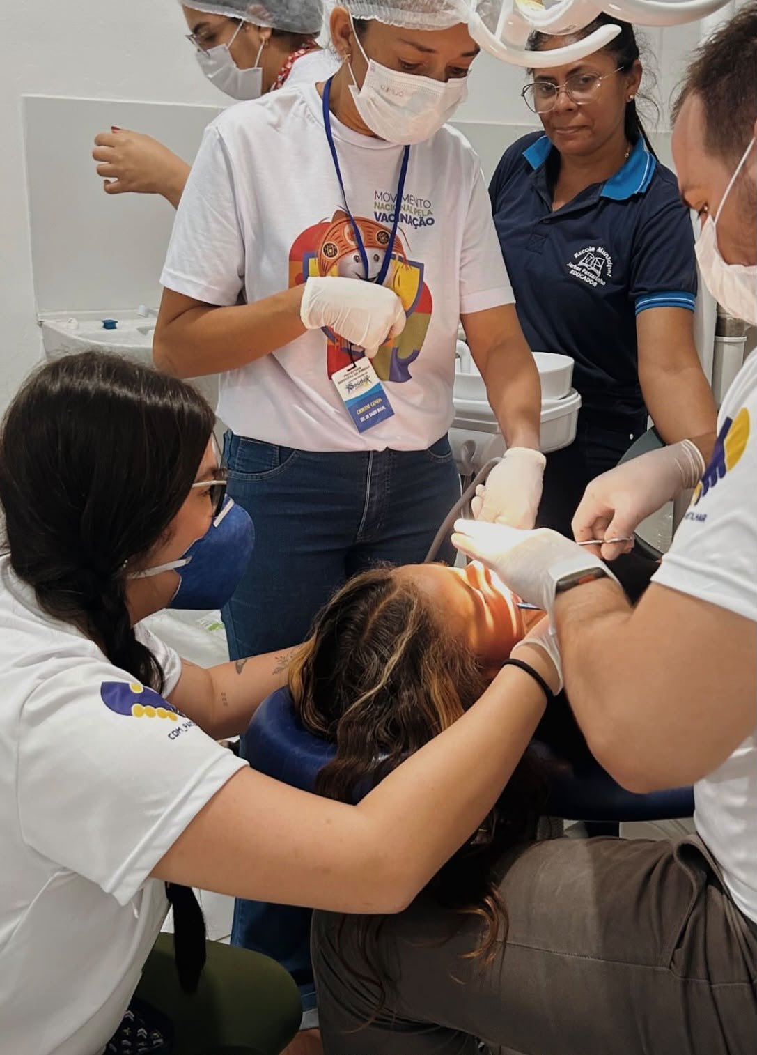 Equipe do projeto Aluno sem Fronteiras em atendimento
