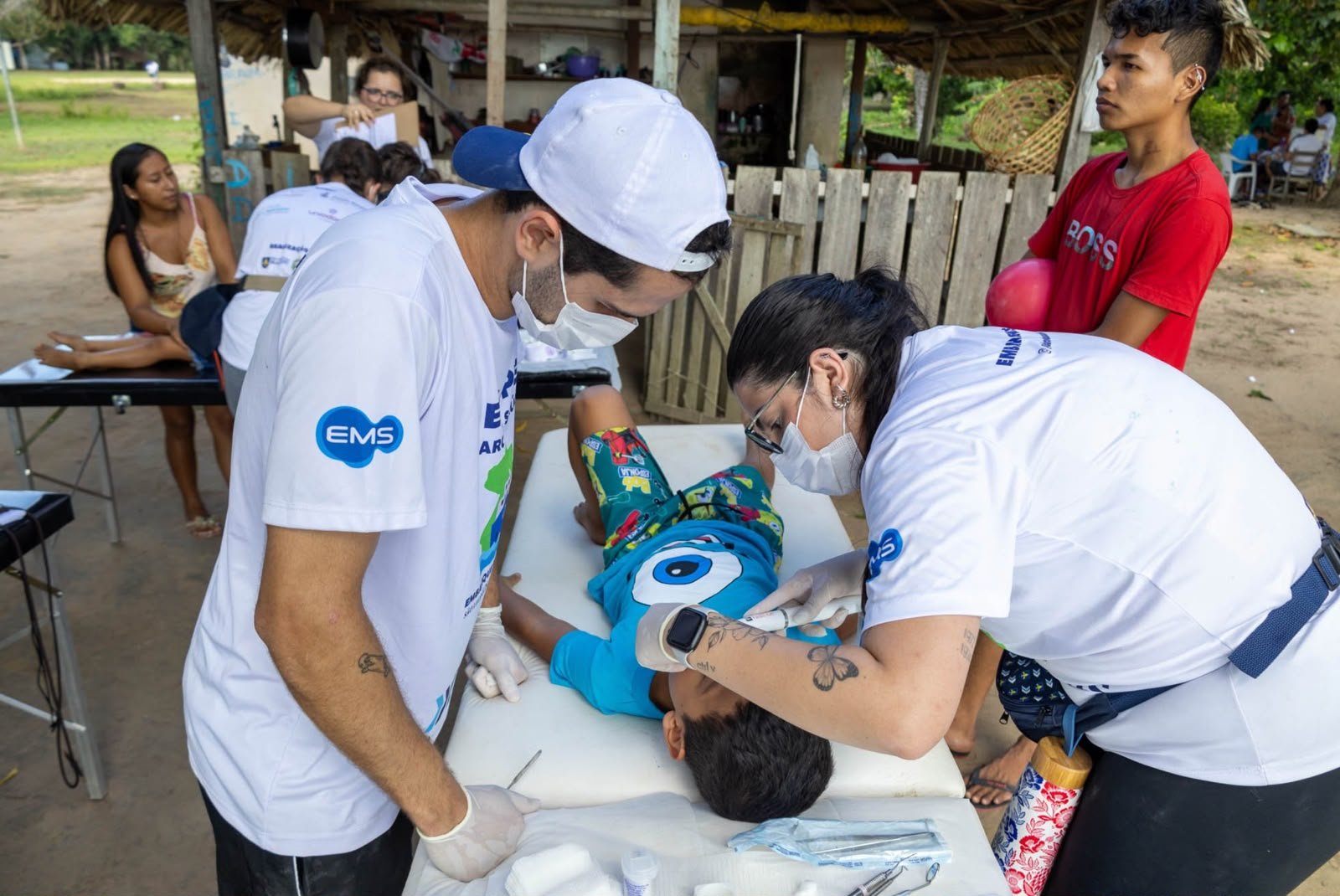 Atendimento da equipe em comunidade ribeirinha do Rio Tapajós